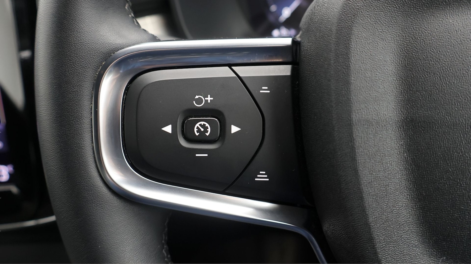 Used Volvo XC40 2023 for sale - 77831946: Photo 21