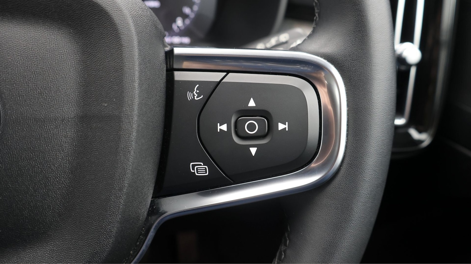 Used Volvo XC40 2023 for sale - 77831946: Photo 25