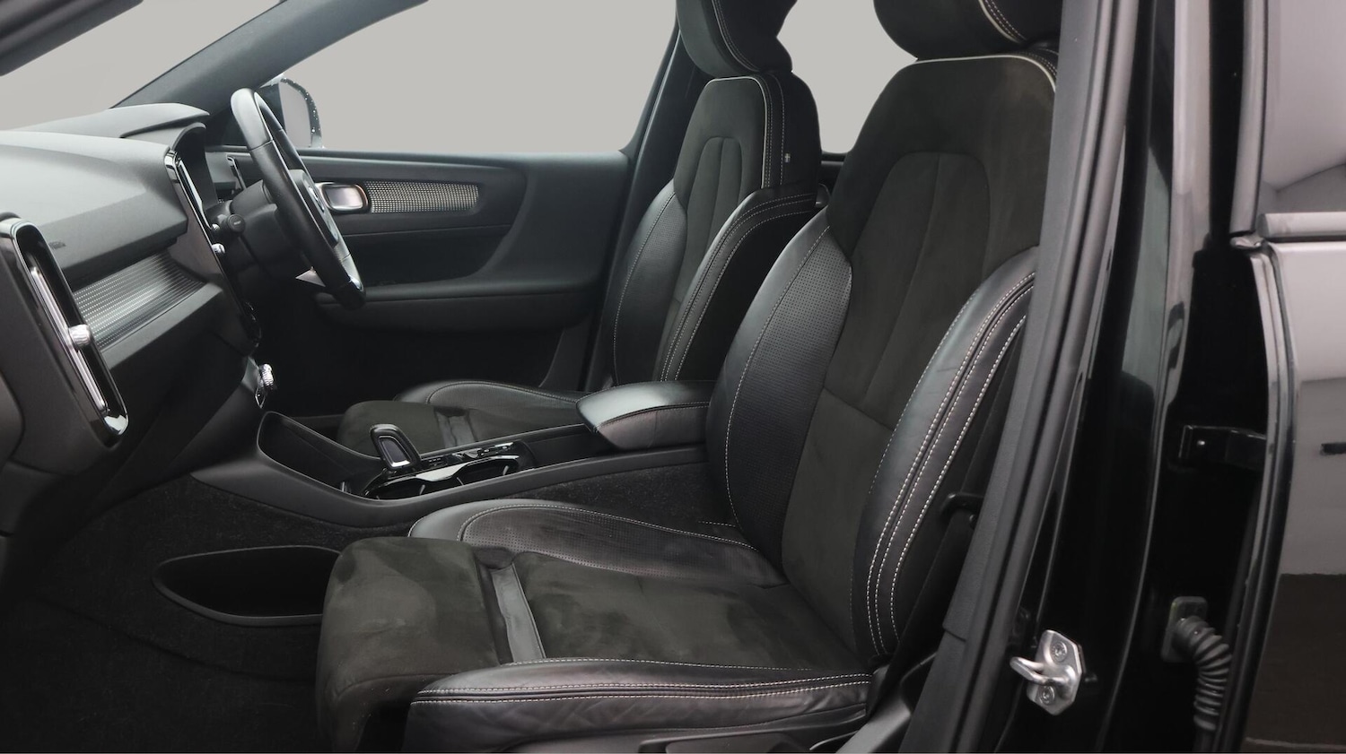 Used Volvo XC40 2021 for sale - 76371600: Photo 15