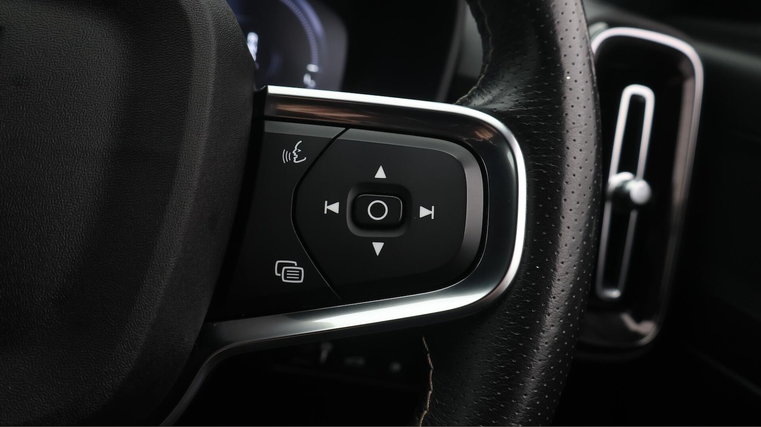 Used Volvo XC40 2021 for sale - 76371600: Photo 27