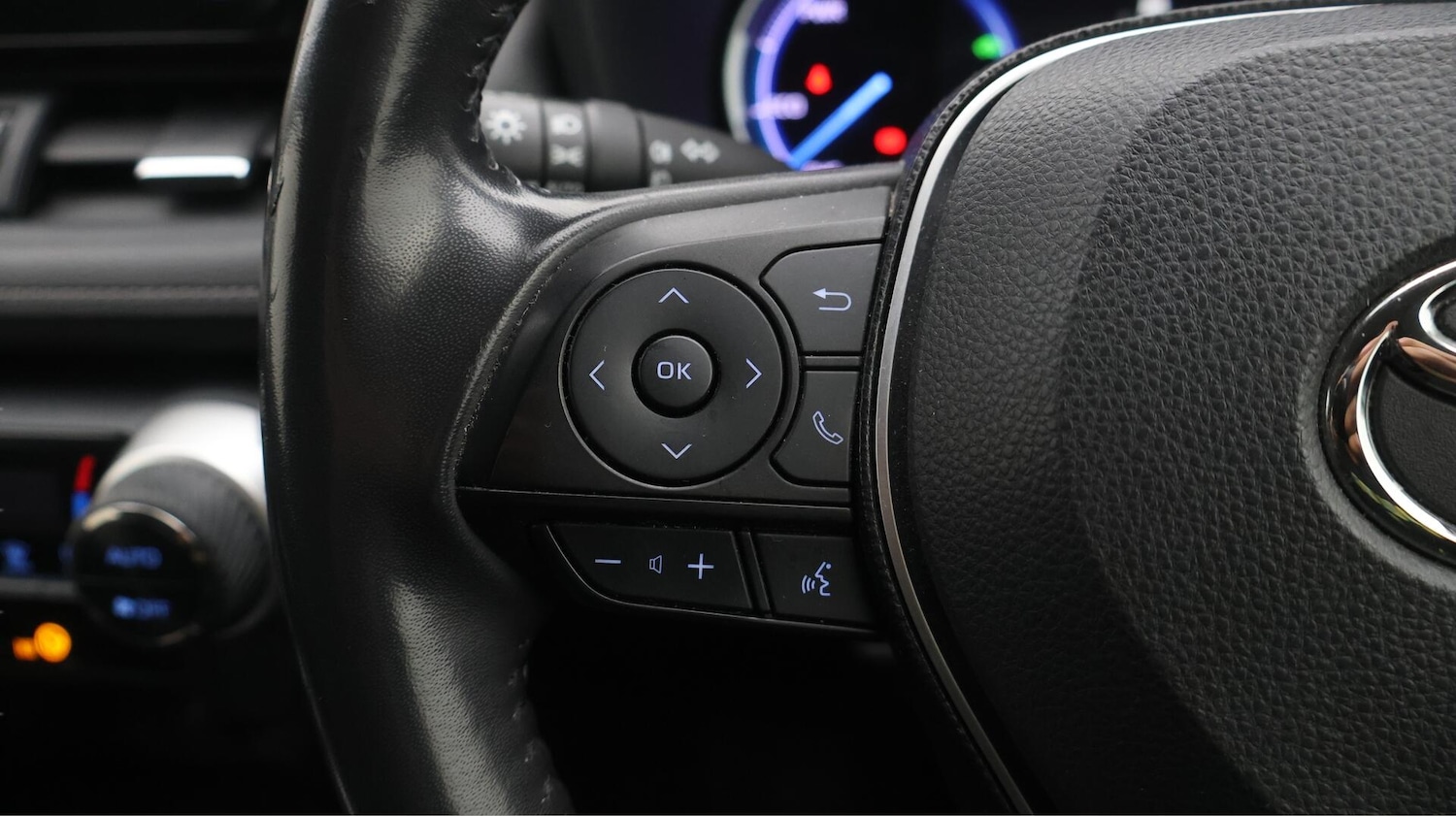 Used Toyota RAV4 2020 for sale - 76572827: Photo 24