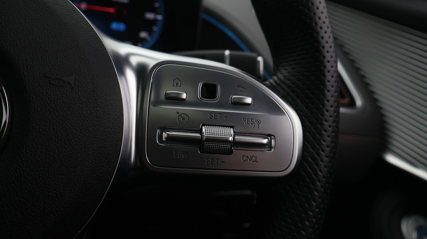 Used Mercedes-Benz EQC 2023 for sale - 76472578: Photo 27