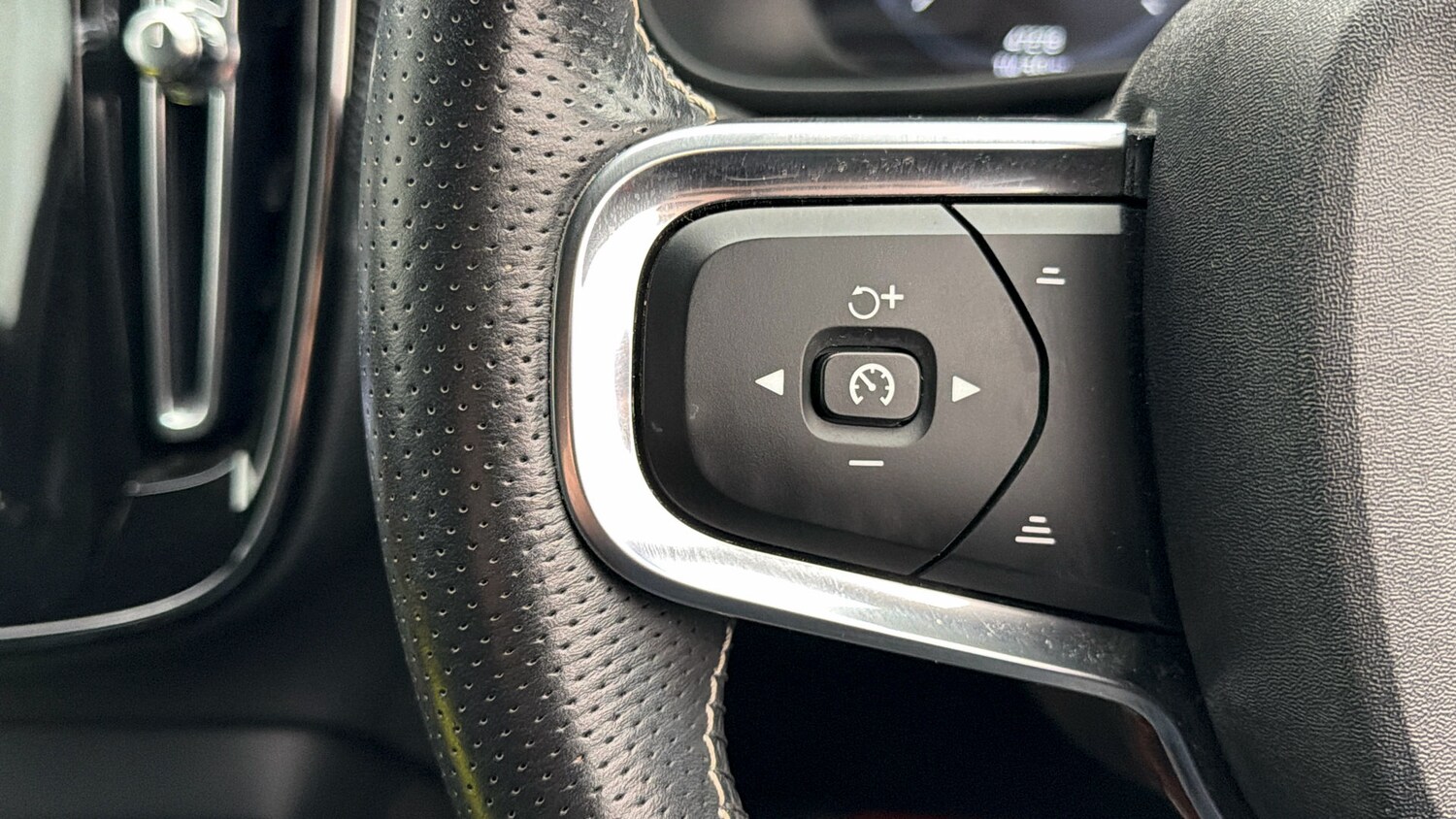 Used Volvo XC40 for sale - 77802192: Photo 22