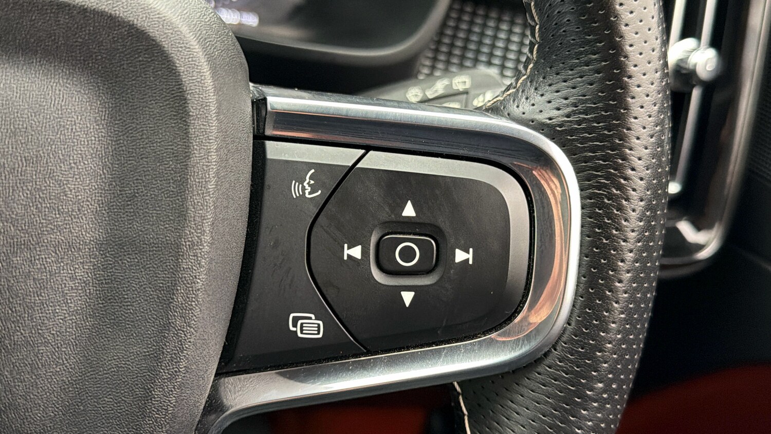 Used Volvo XC40 for sale - 77802192: Photo 23