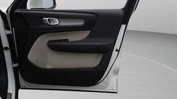 Used Volvo XC40 2022 for sale - 76283256: Photo 16