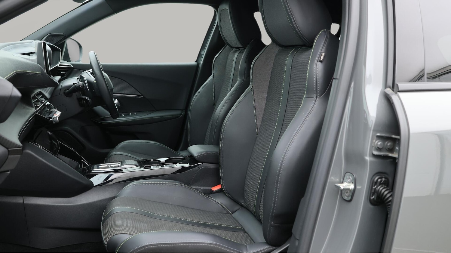 Used Peugeot 2008 2024 for sale - 76584098: Photo 15