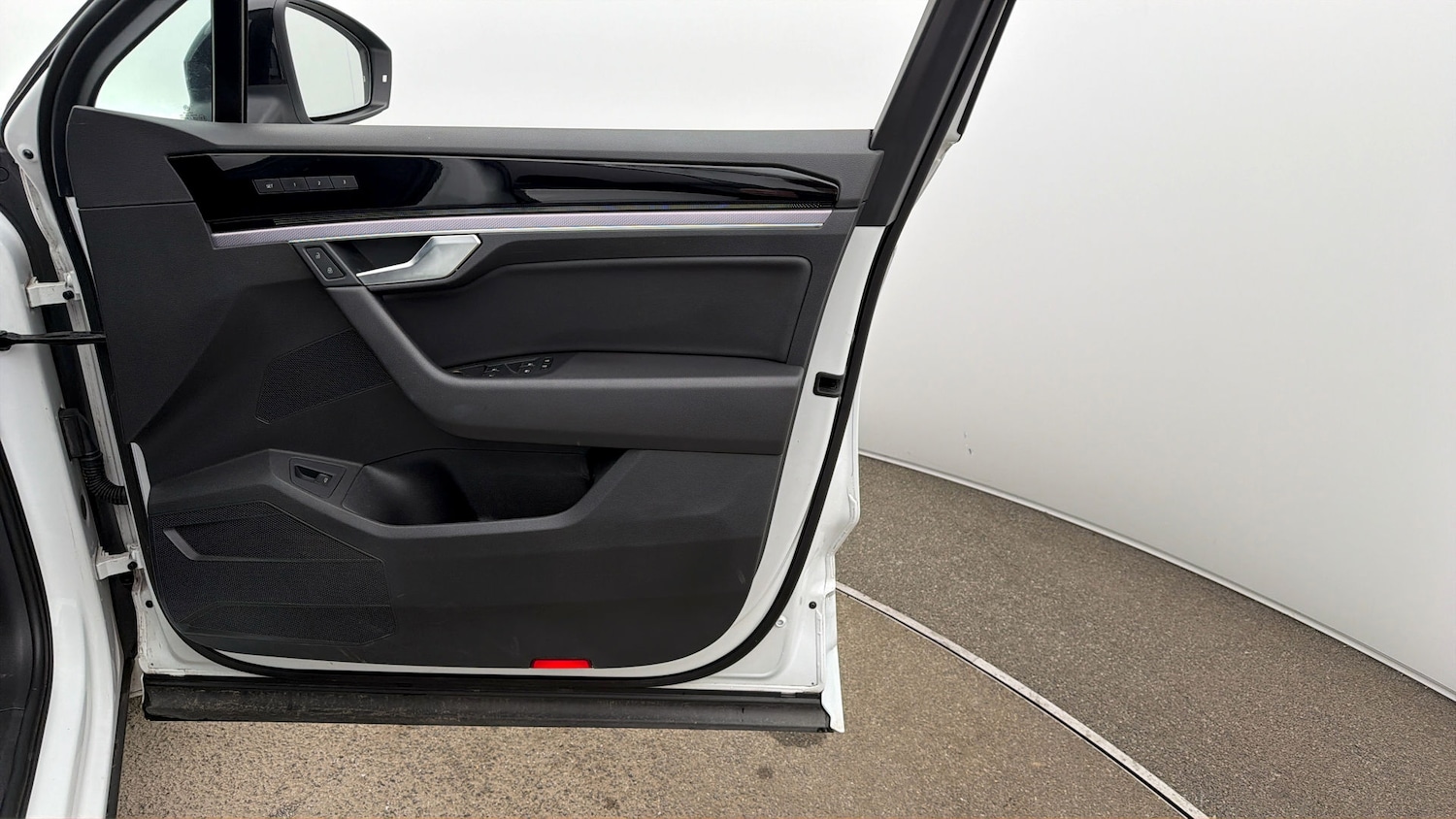 Used Volkswagen Touareg 2023 for sale - 77919182: Photo 14