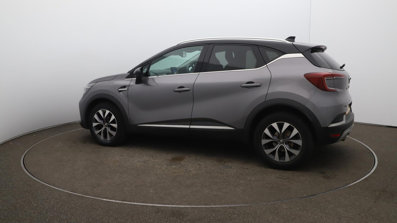 Used Renault Captur 2021 for sale - 76109230: Photo 46