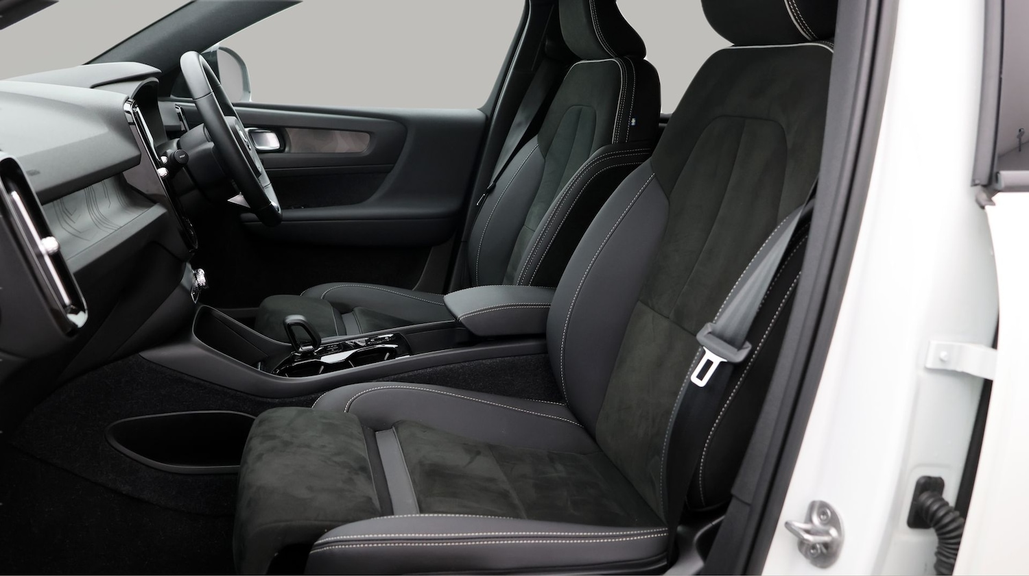 Used Volvo XC40 2022 for sale - 77915527: Photo 14