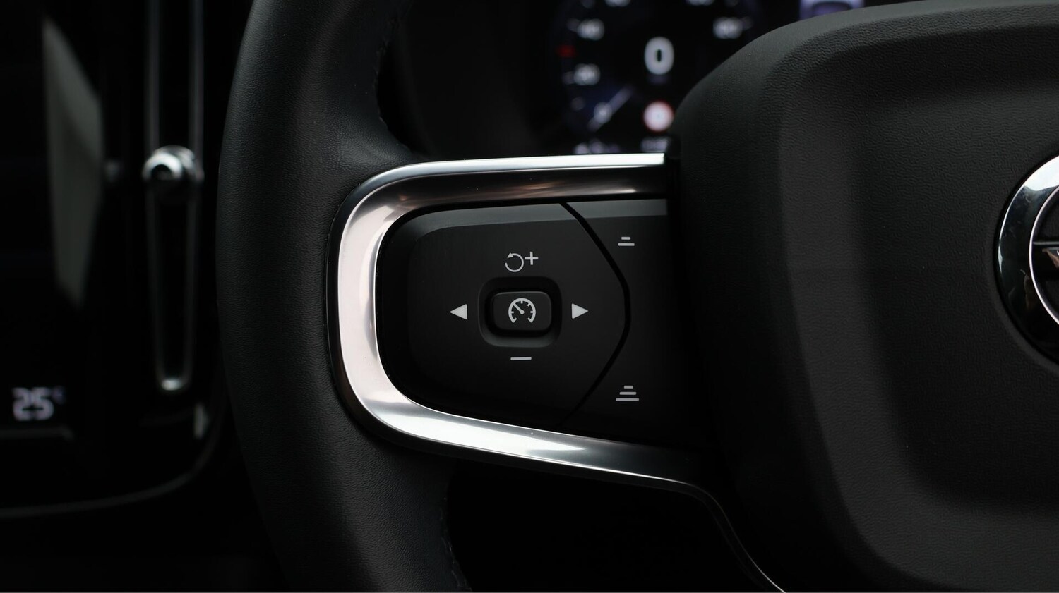 Used Volvo XC40 2021 for sale - 76538016: Photo 25