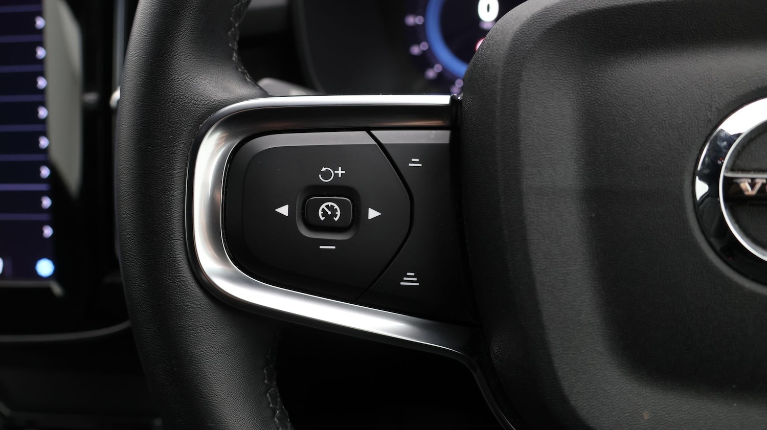 Used Volvo XC40 2023 for sale - 77460158: Photo 24