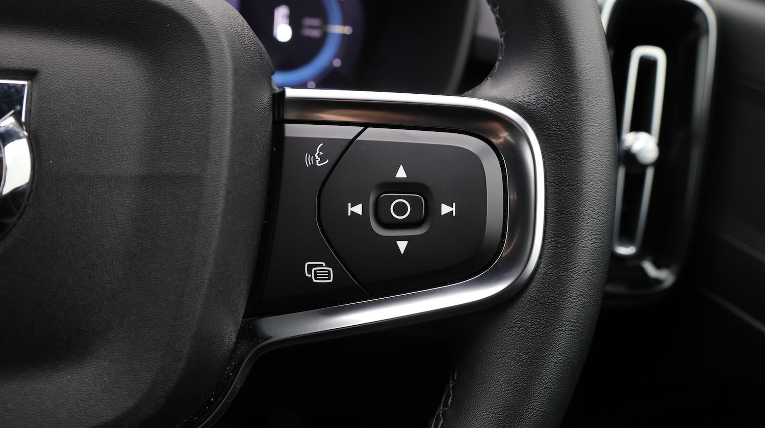 Used Volvo XC40 2023 for sale - 77460158: Photo 25