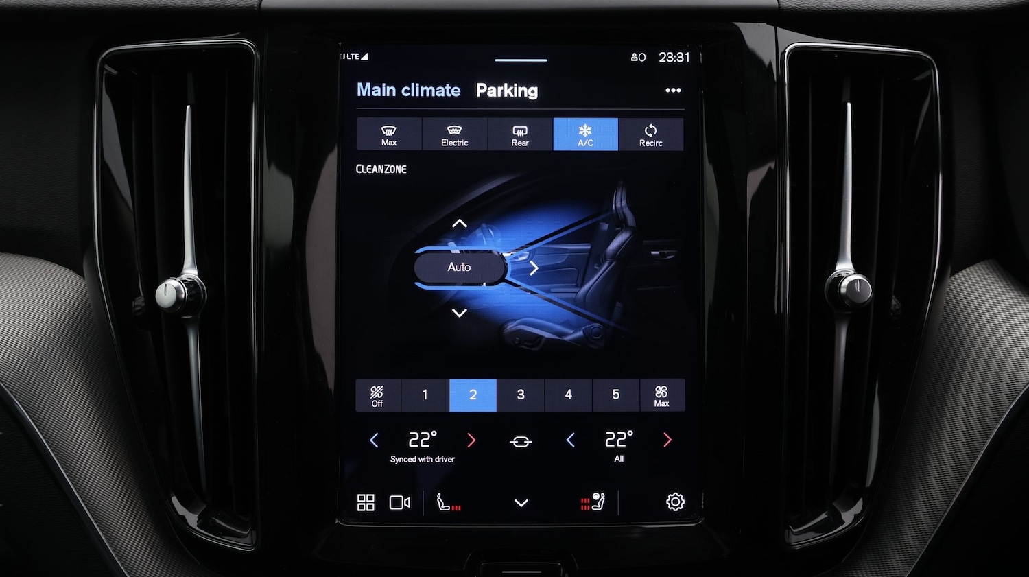 Used Volvo XC60 2023 for sale - 77616075: Photo 12