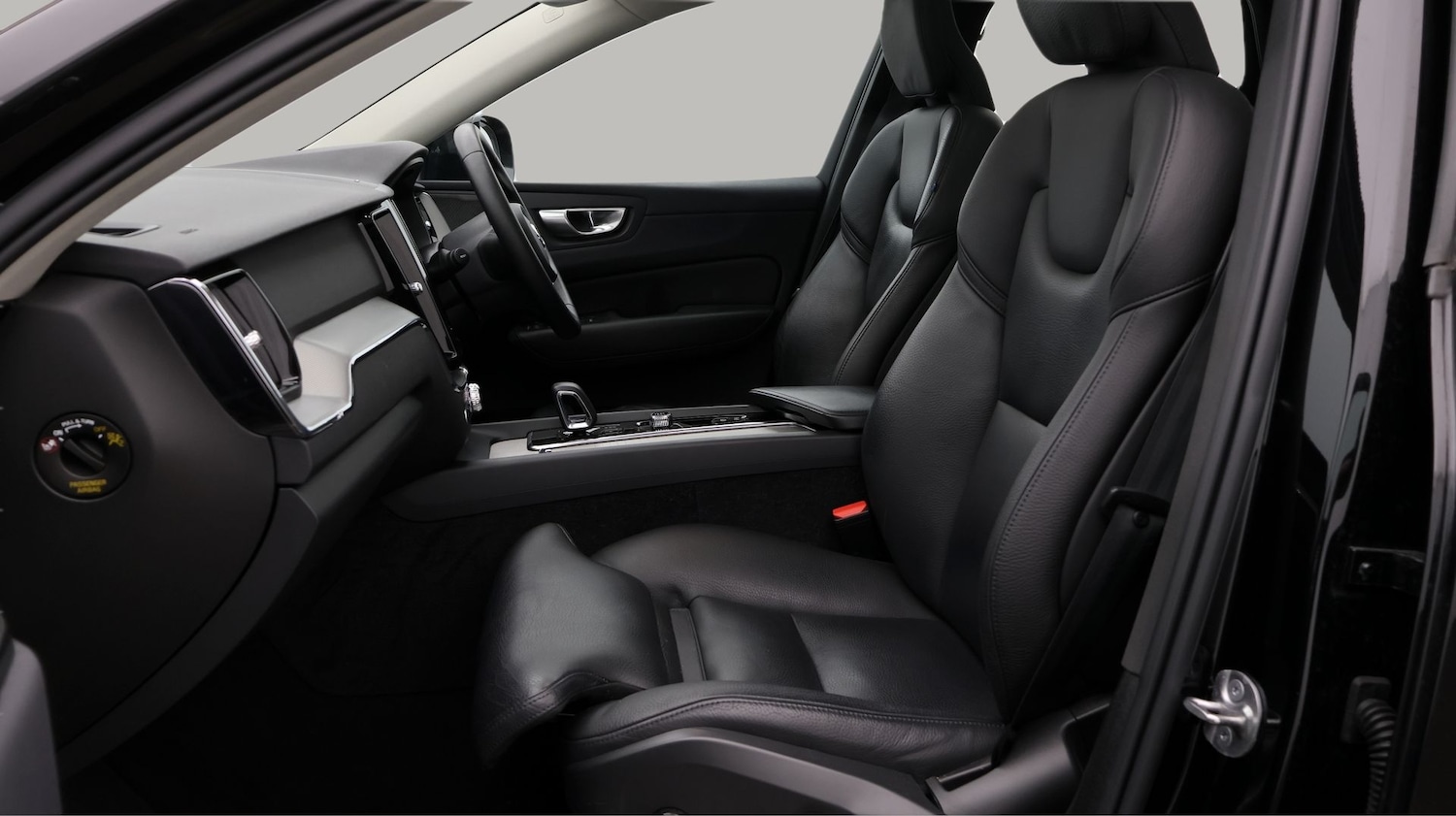 Used Volvo XC60 2023 for sale - 77616075: Photo 14