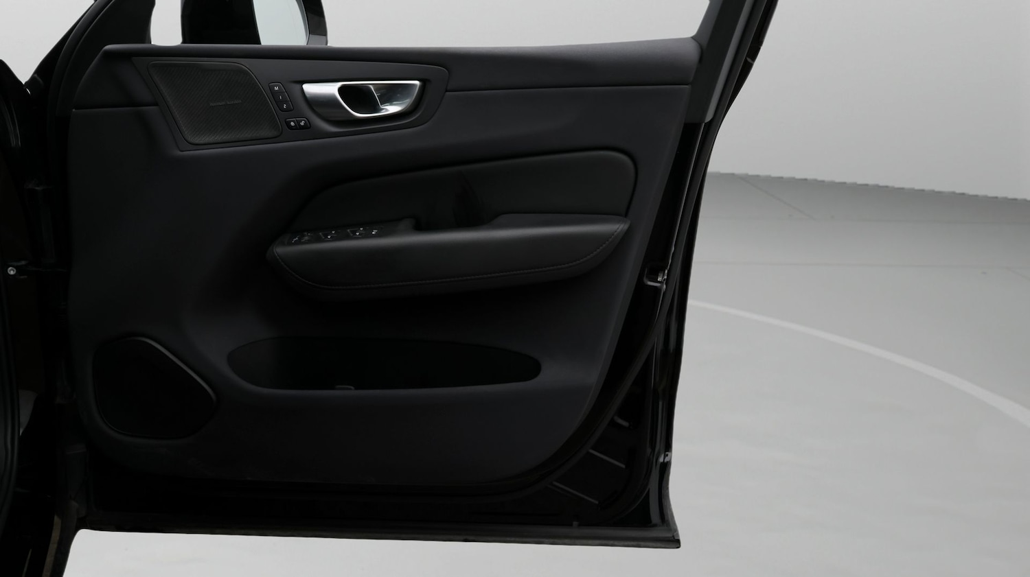 Used Volvo XC60 2023 for sale - 77616075: Photo 15