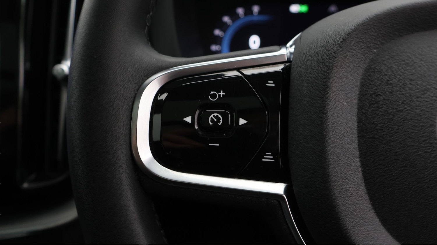 Used Volvo XC60 2023 for sale - 77616075: Photo 25