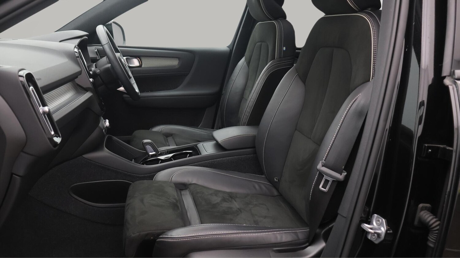 Used Volvo XC40 2021 for sale - 76537765: Photo 15