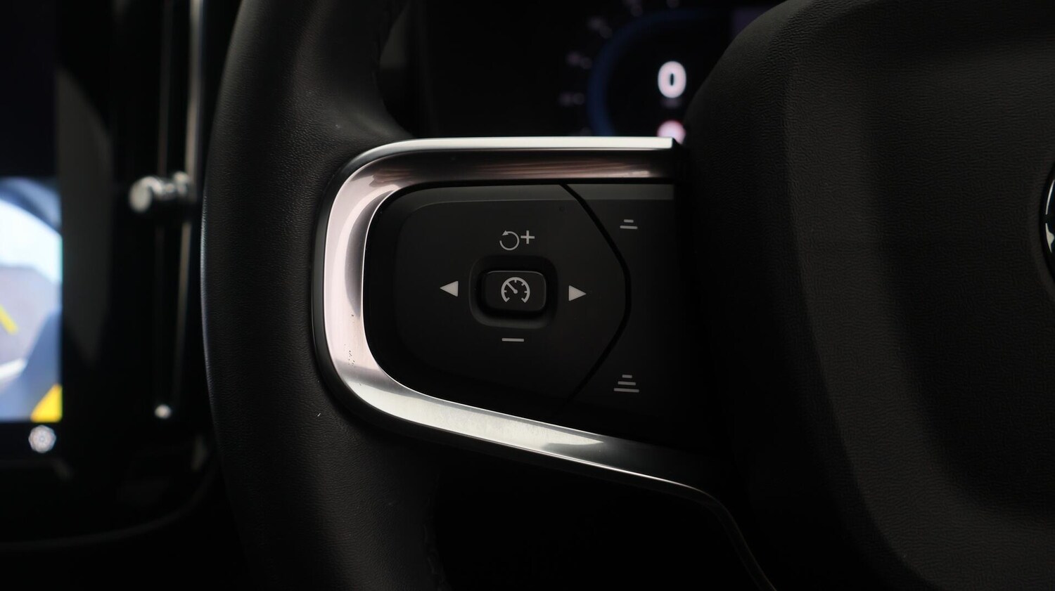 Used Volvo XC40 2021 for sale - 76537765: Photo 26