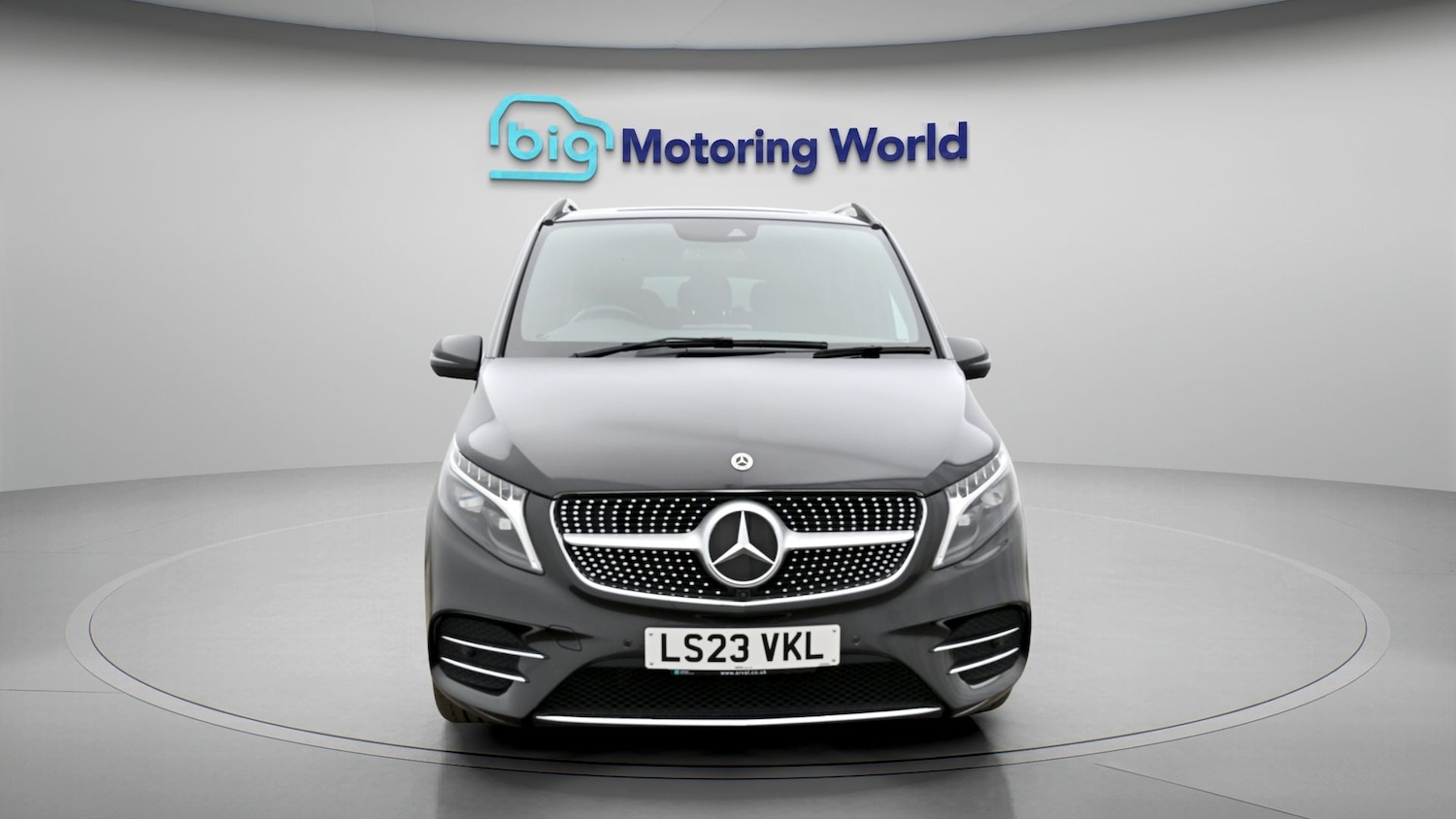 Used Mercedes-Benz V-Class 2023 for sale - 77963031: Photo 2