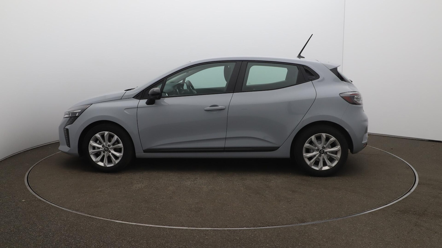 Used Renault Clio 2025 for sale - 76632903: Photo 64