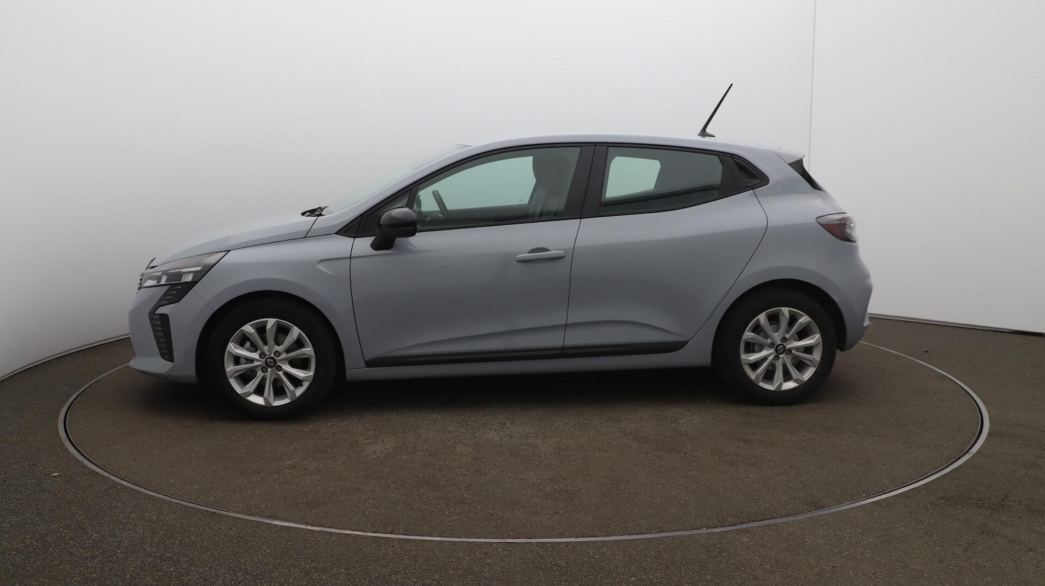 Used Renault Clio 2025 for sale - 76632903: Photo 65