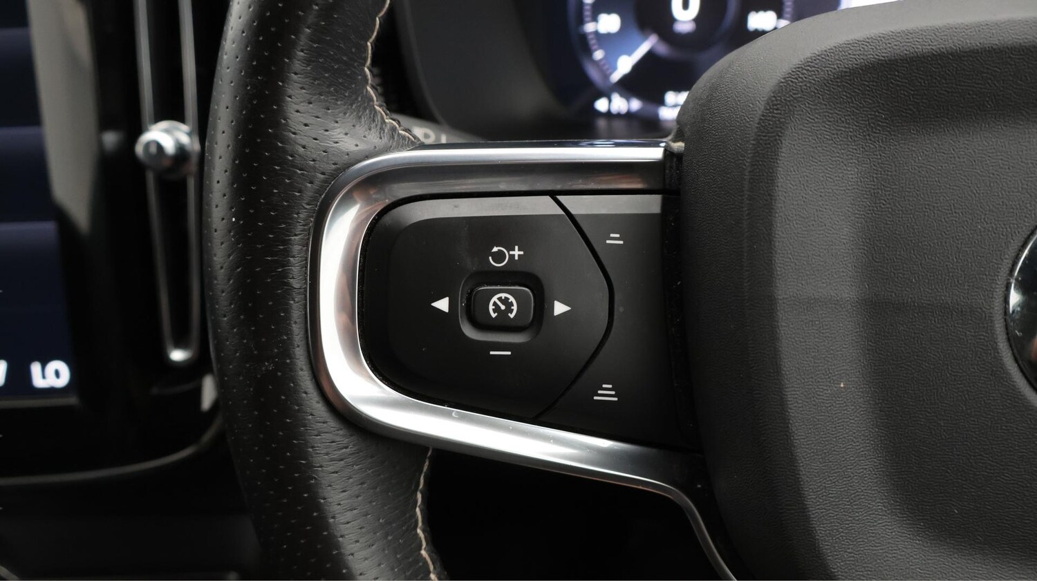 Used Volvo XC40 2020 for sale - 76634024: Photo 24