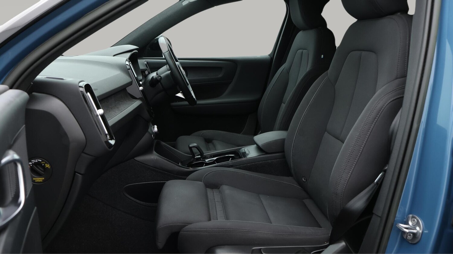 Used Volvo XC40 2023 for sale - 76457796: Photo 15