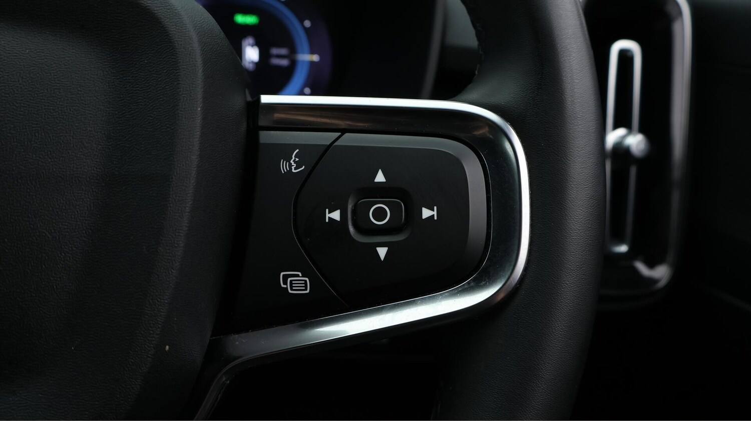 Used Volvo XC40 2023 for sale - 76457796: Photo 26