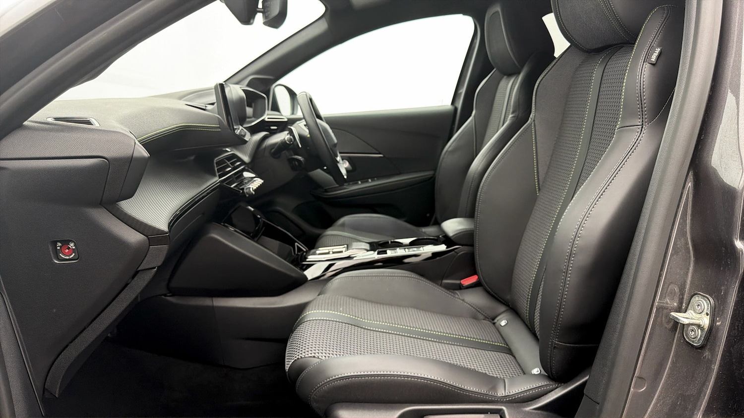 Used Peugeot 208 2023 for sale - 77916300: Photo 13