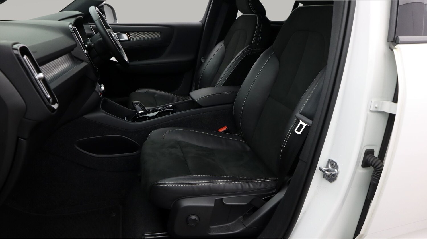 Used Volvo XC40 for sale - 77688952: Photo 14