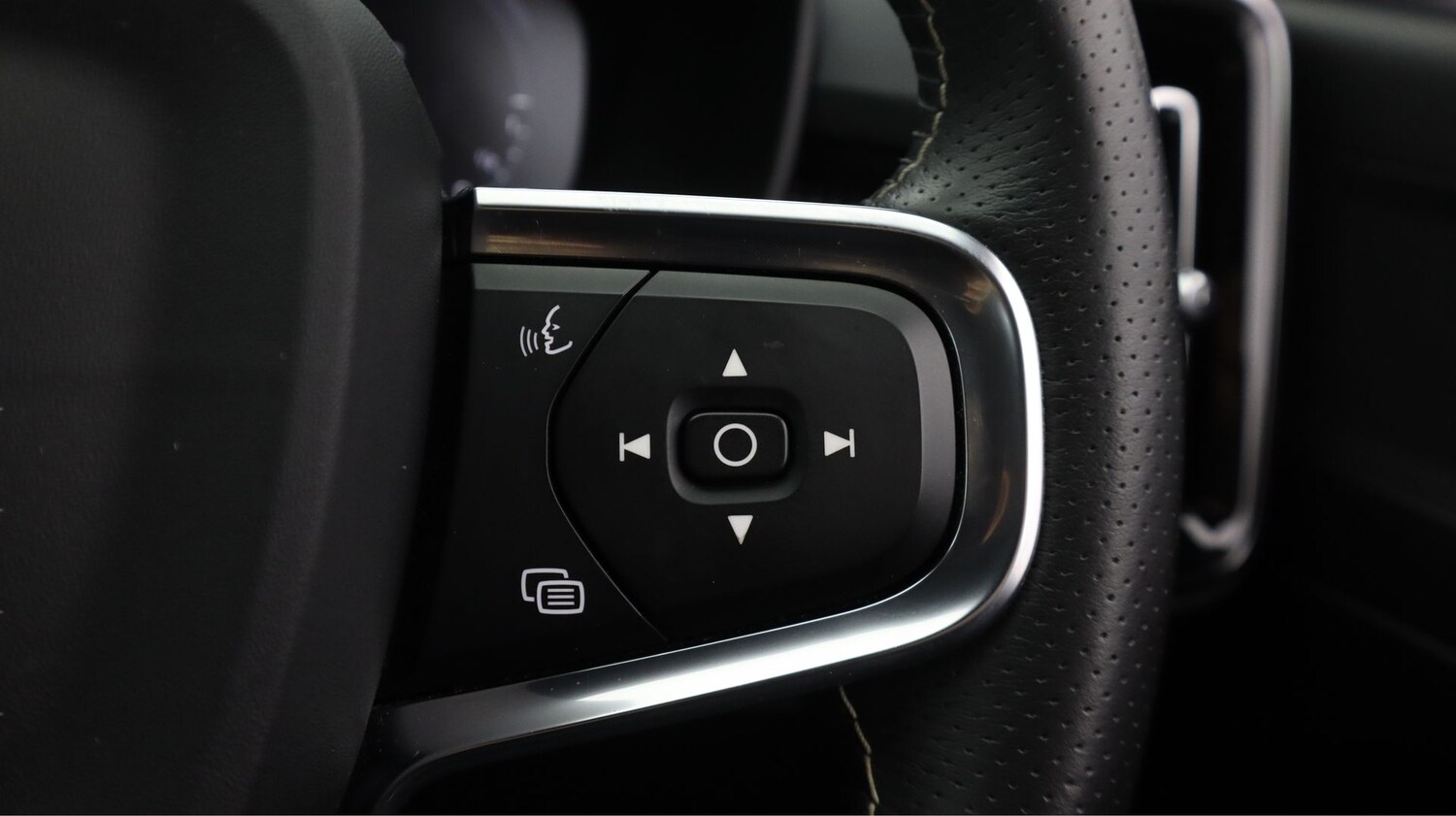 Used Volvo XC40 for sale - 77688952: Photo 24