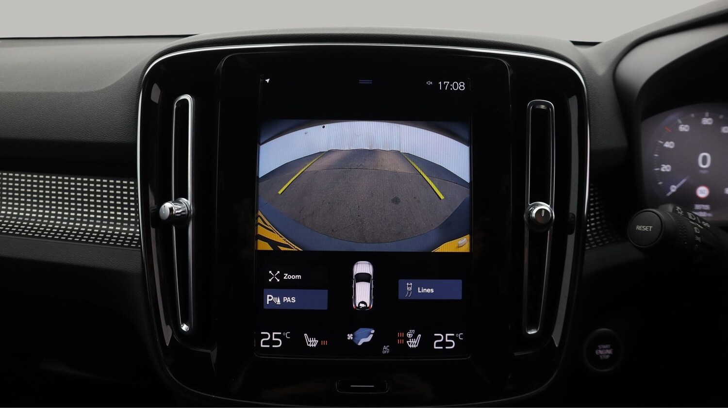 Used Volvo XC40 for sale - 77688952: Photo 26