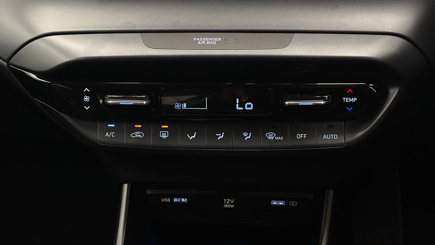 Used Hyundai i20 2023 for sale - 78180224: Photo 11