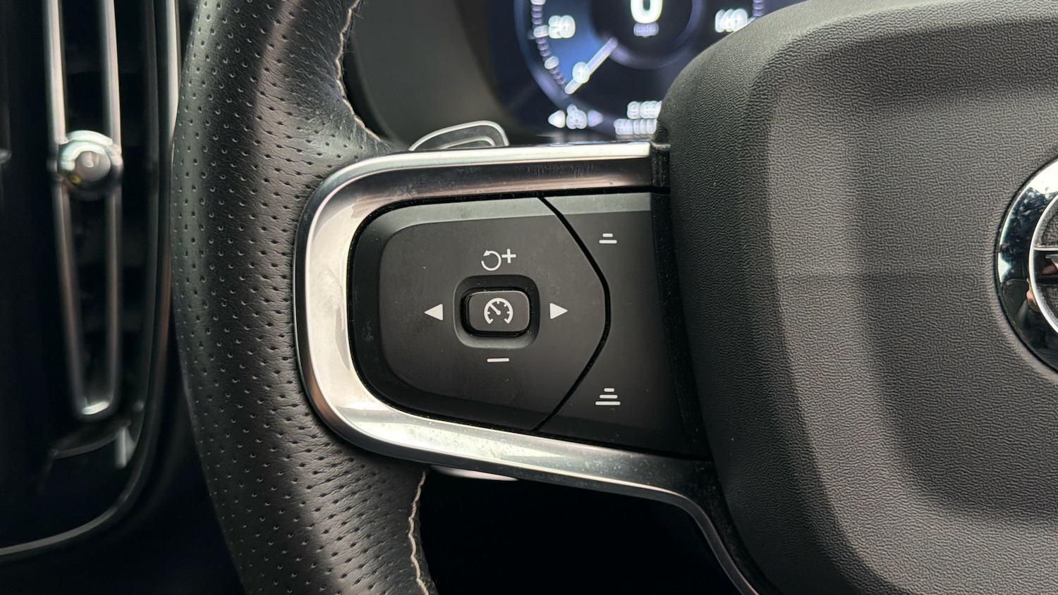 Used Volvo XC40 2020 for sale - 77833983: Photo 23