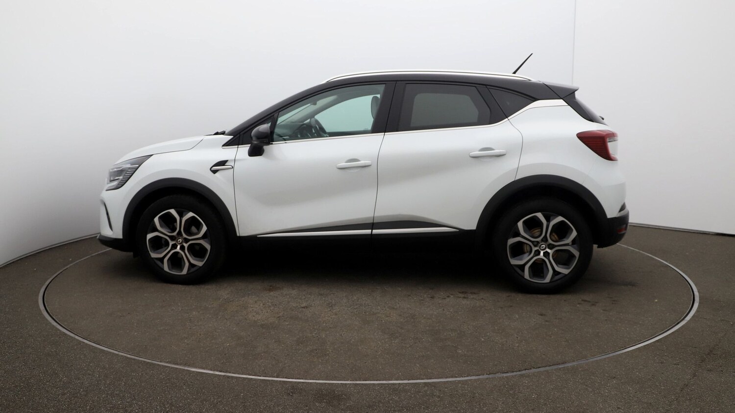 Used Renault Captur for sale - 76808856: Photo 55