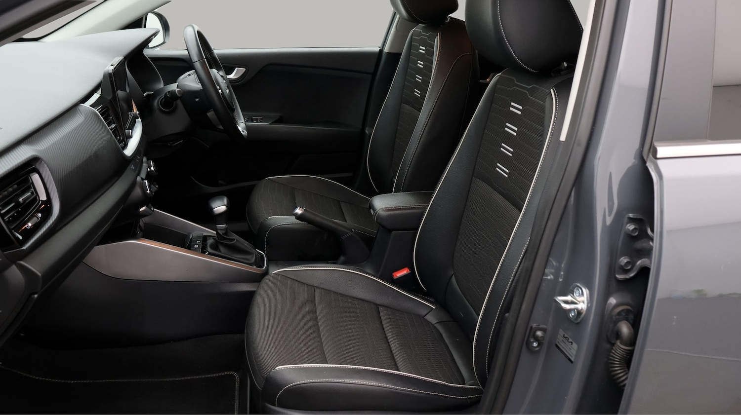 Used Kia Stonic 2023 for sale - 77355066: Photo 14