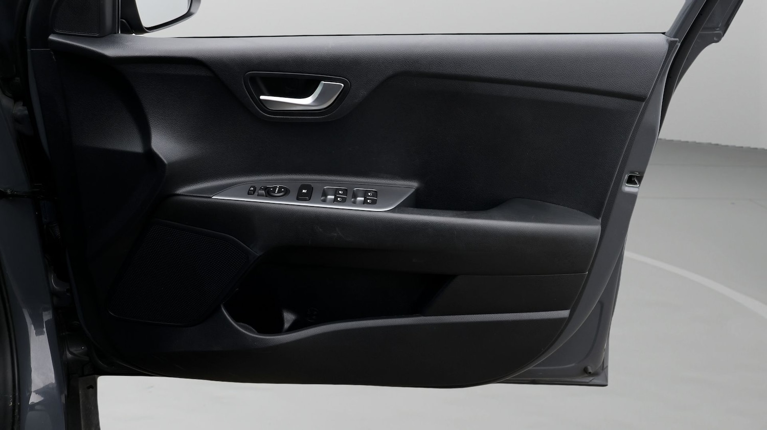 Used Kia Stonic 2023 for sale - 77355066: Photo 15