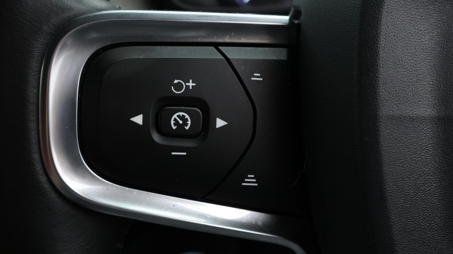 Used Volvo XC40 2020 for sale - 76560929: Photo 25