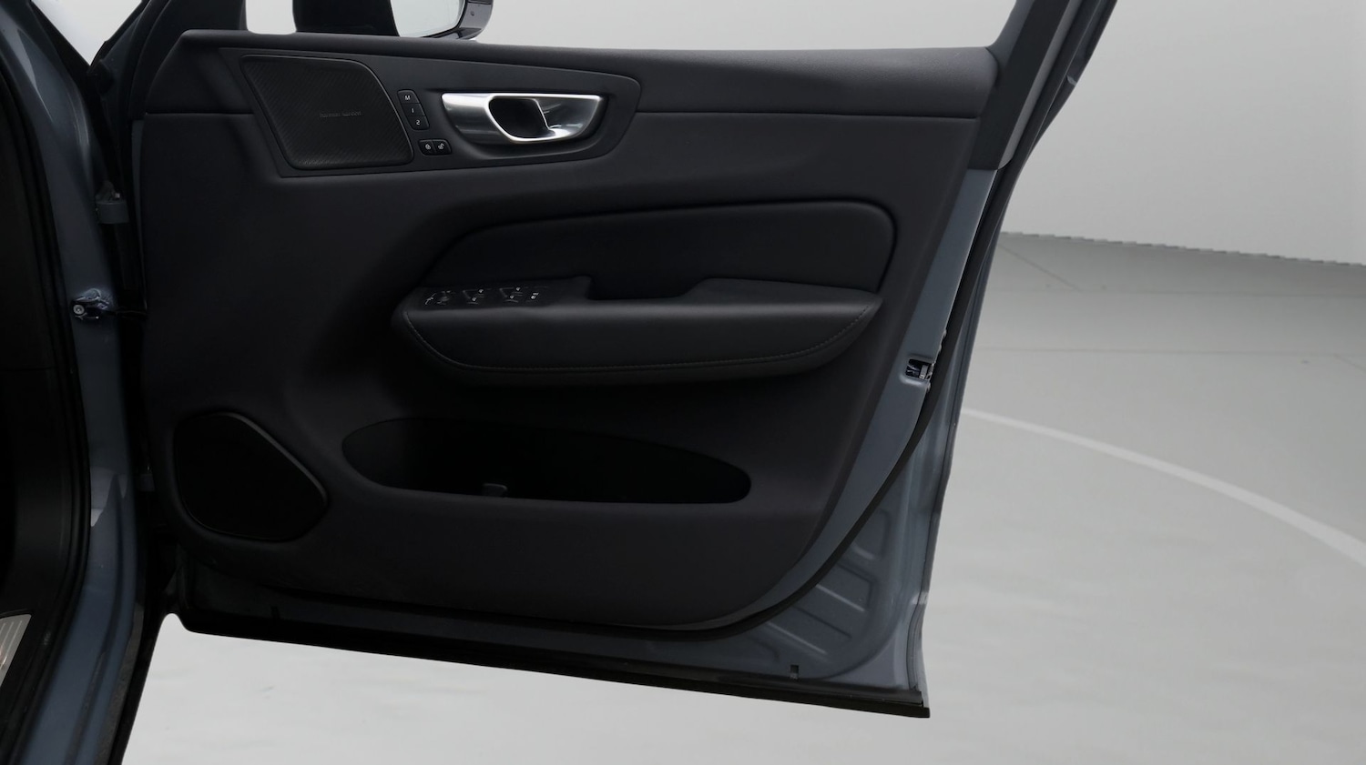 Used Volvo XC60 2023 for sale - 77460128: Photo 15