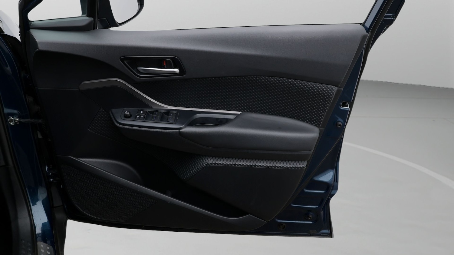 Used Toyota C-HR 2023 for sale - 77591233: Photo 15