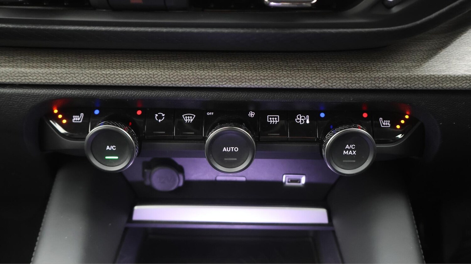 Used Citroen C5 X 2023 for sale - 76337249: Photo 13