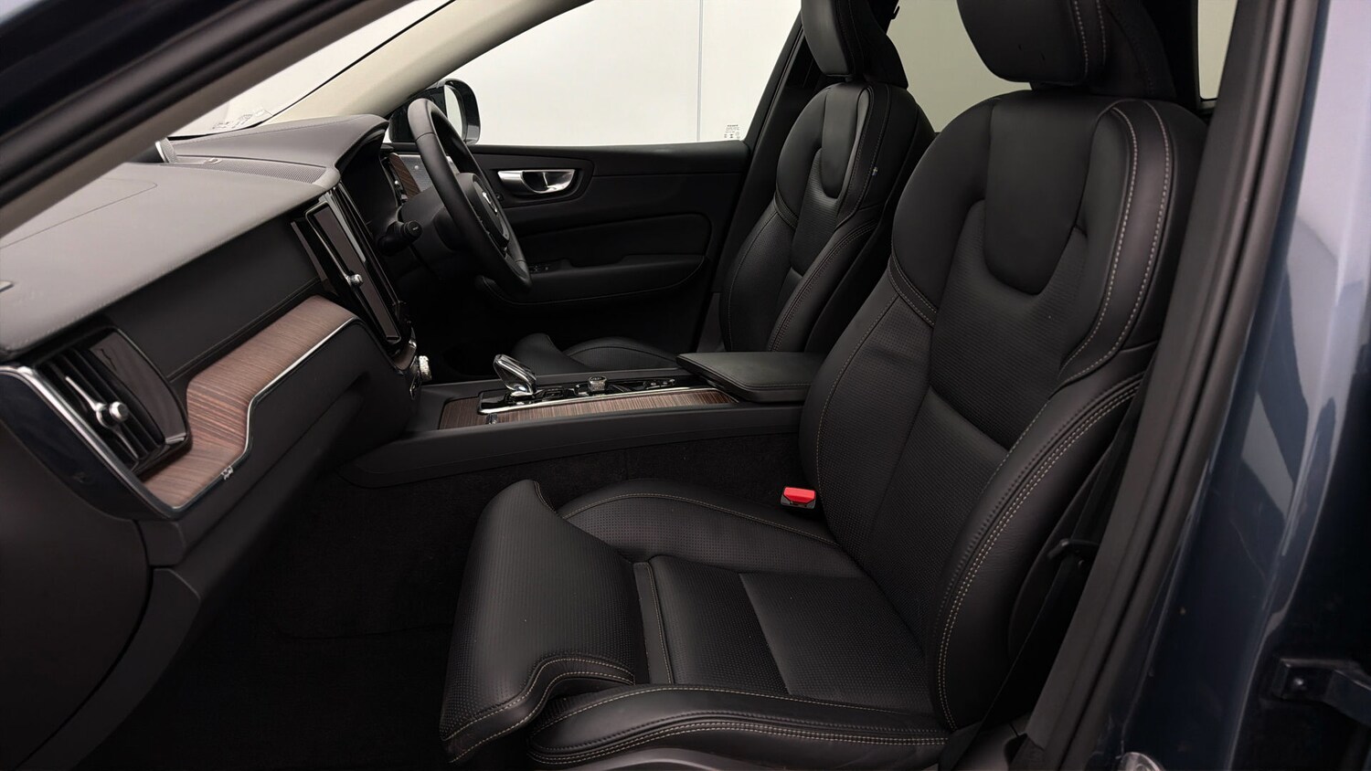 Used Volvo XC60 2023 for sale - 77962091: Photo 13