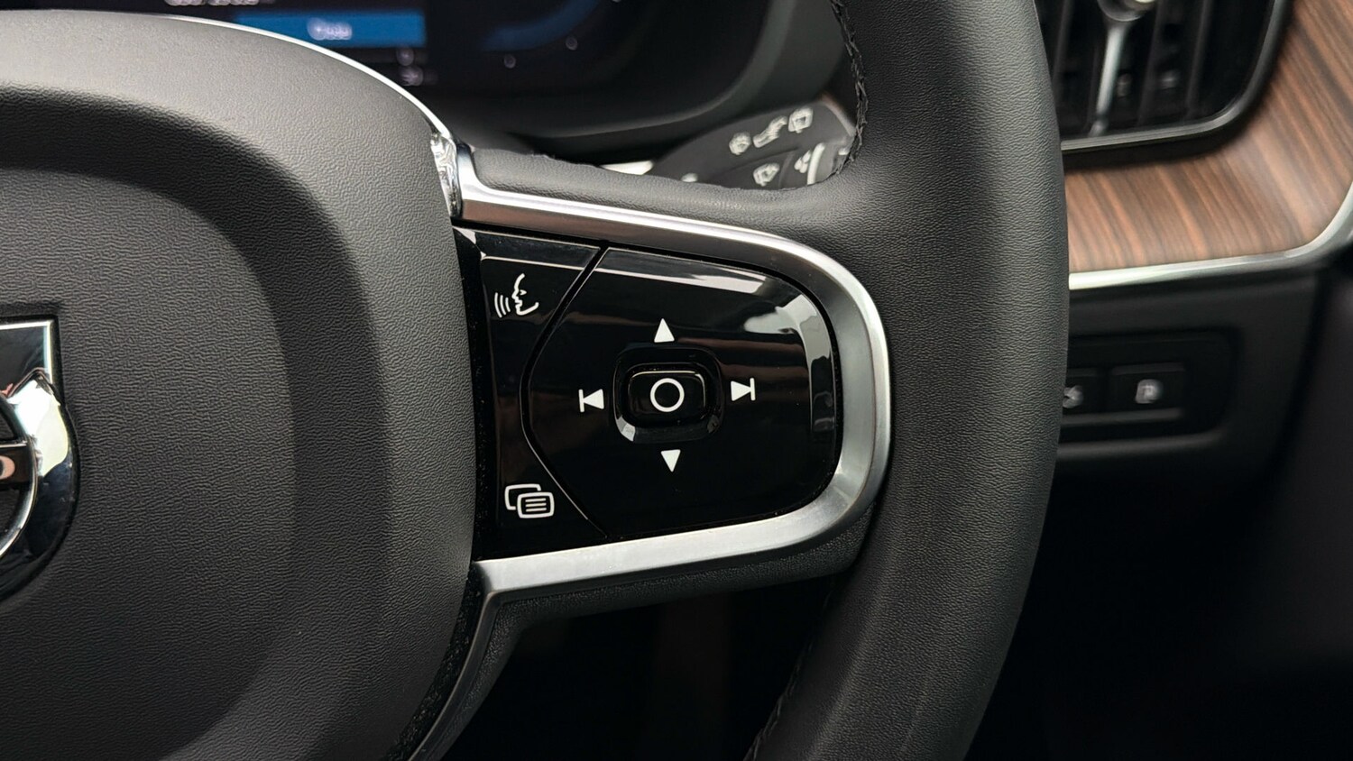 Used Volvo XC60 2023 for sale - 77962091: Photo 21