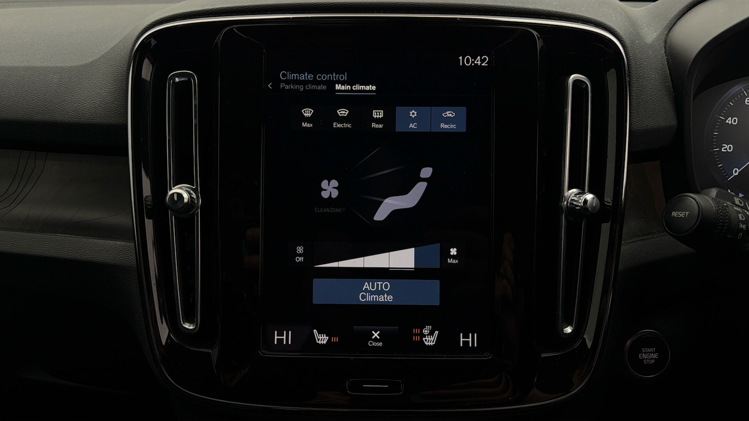 Used Volvo XC40 2023 for sale - 78083871: Photo 11