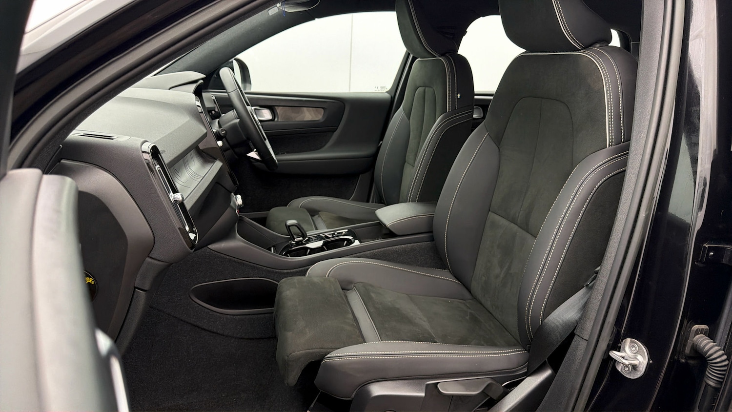 Used Volvo XC40 2023 for sale - 78083871: Photo 13