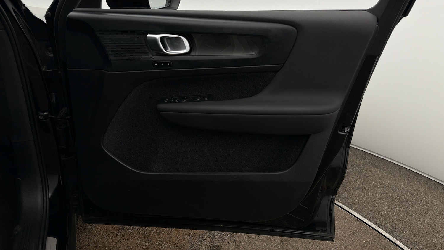 Used Volvo XC40 2023 for sale - 78083871: Photo 14