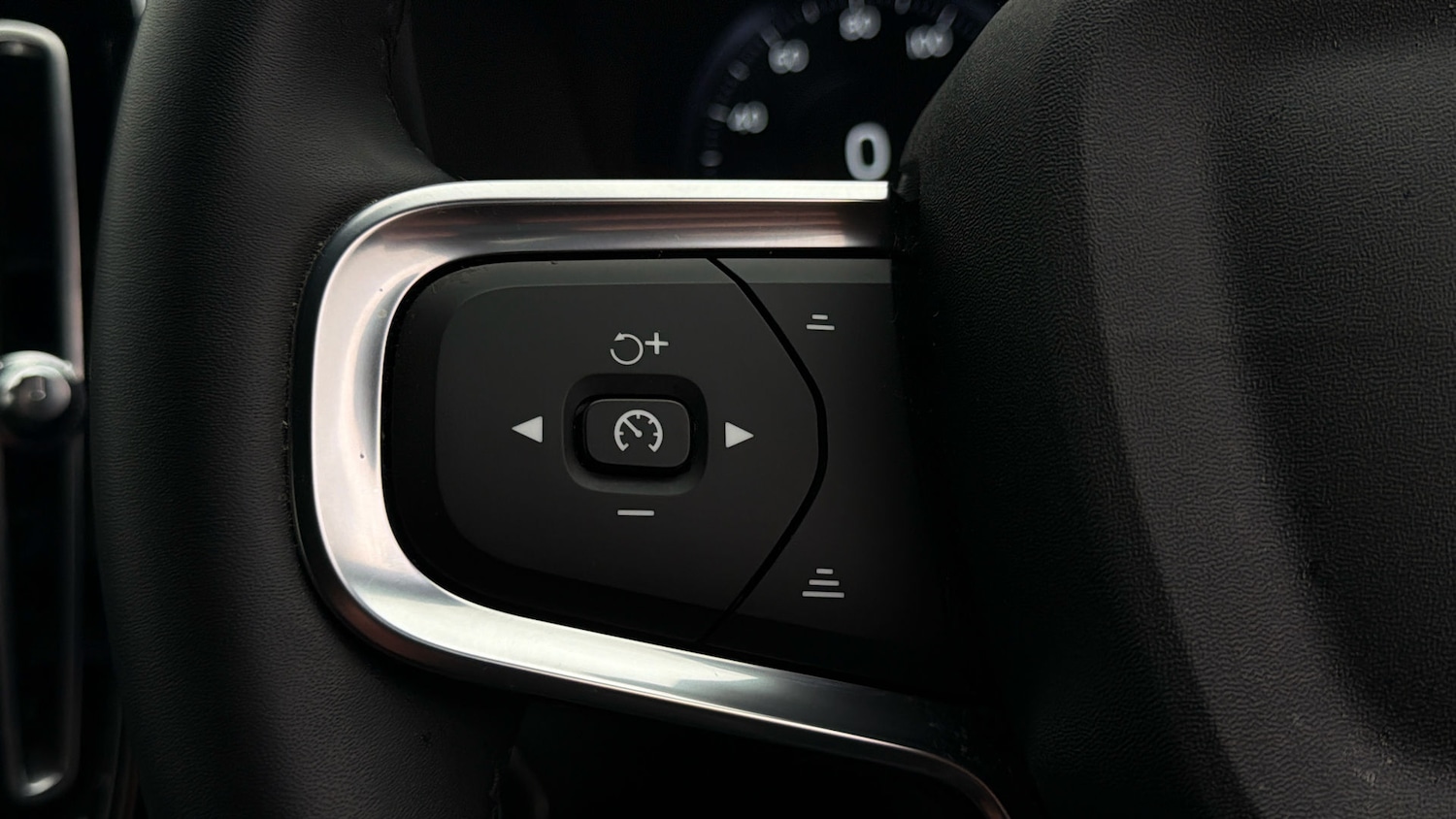 Used Volvo XC40 2023 for sale - 78083871: Photo 23