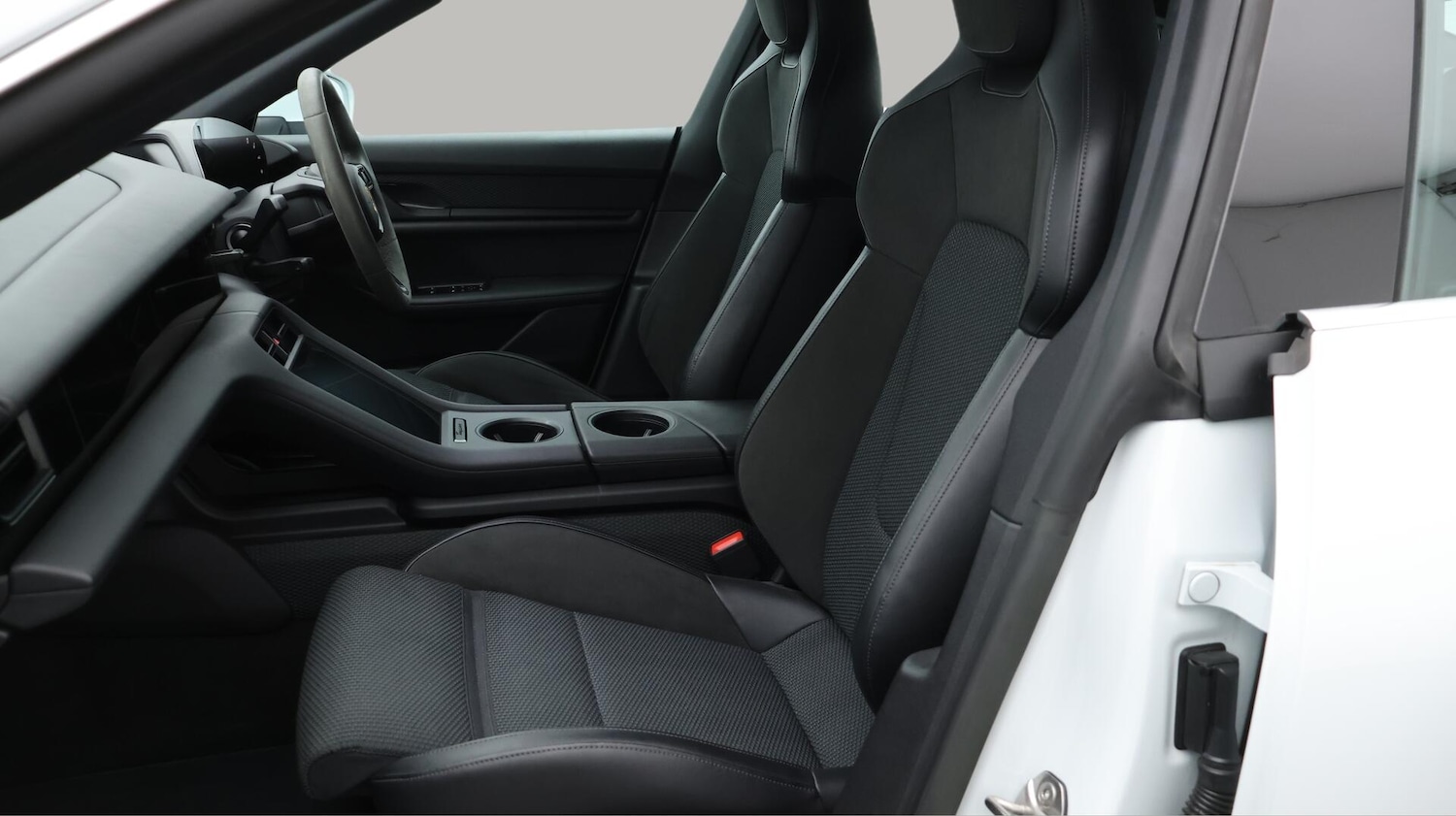 Used Porsche Taycan 2022 for sale - 76214124: Photo 15