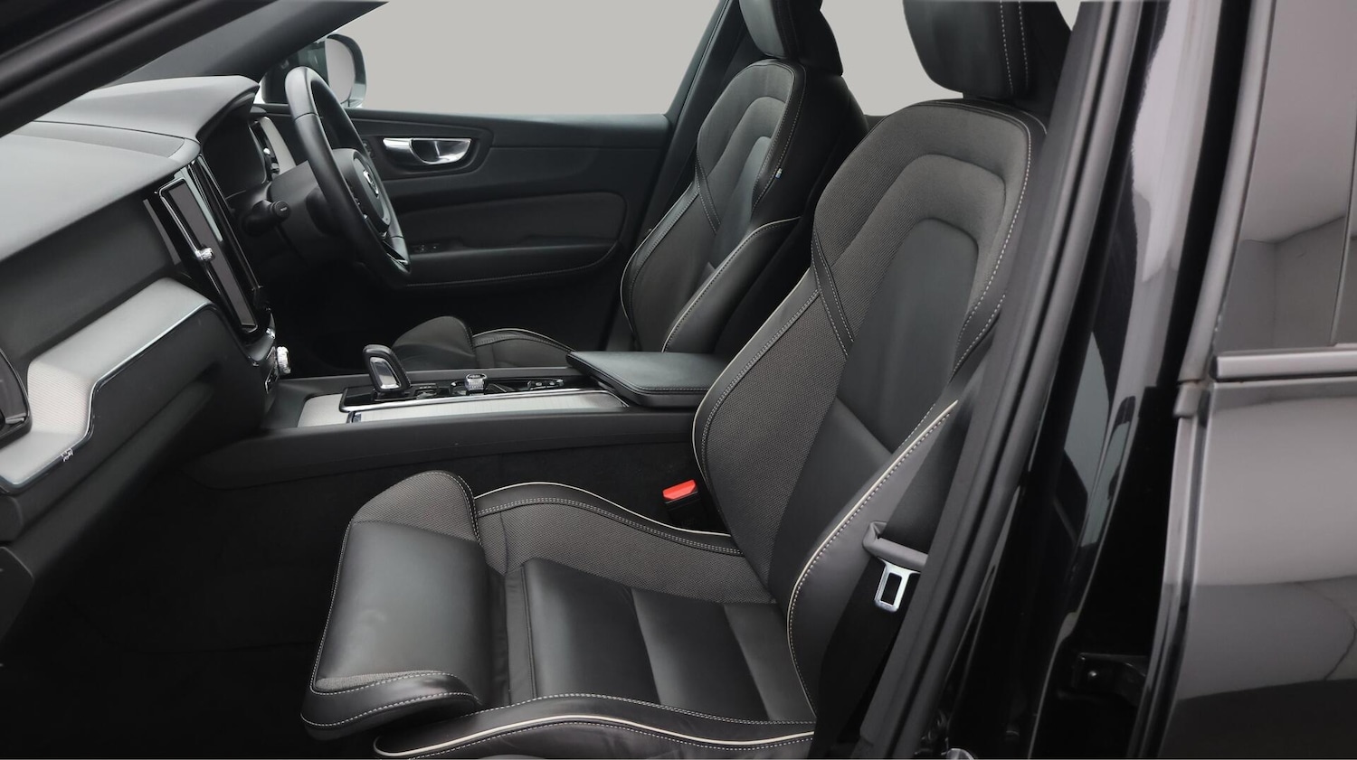 Used Volvo XC60 2022 for sale - 76633677: Photo 15