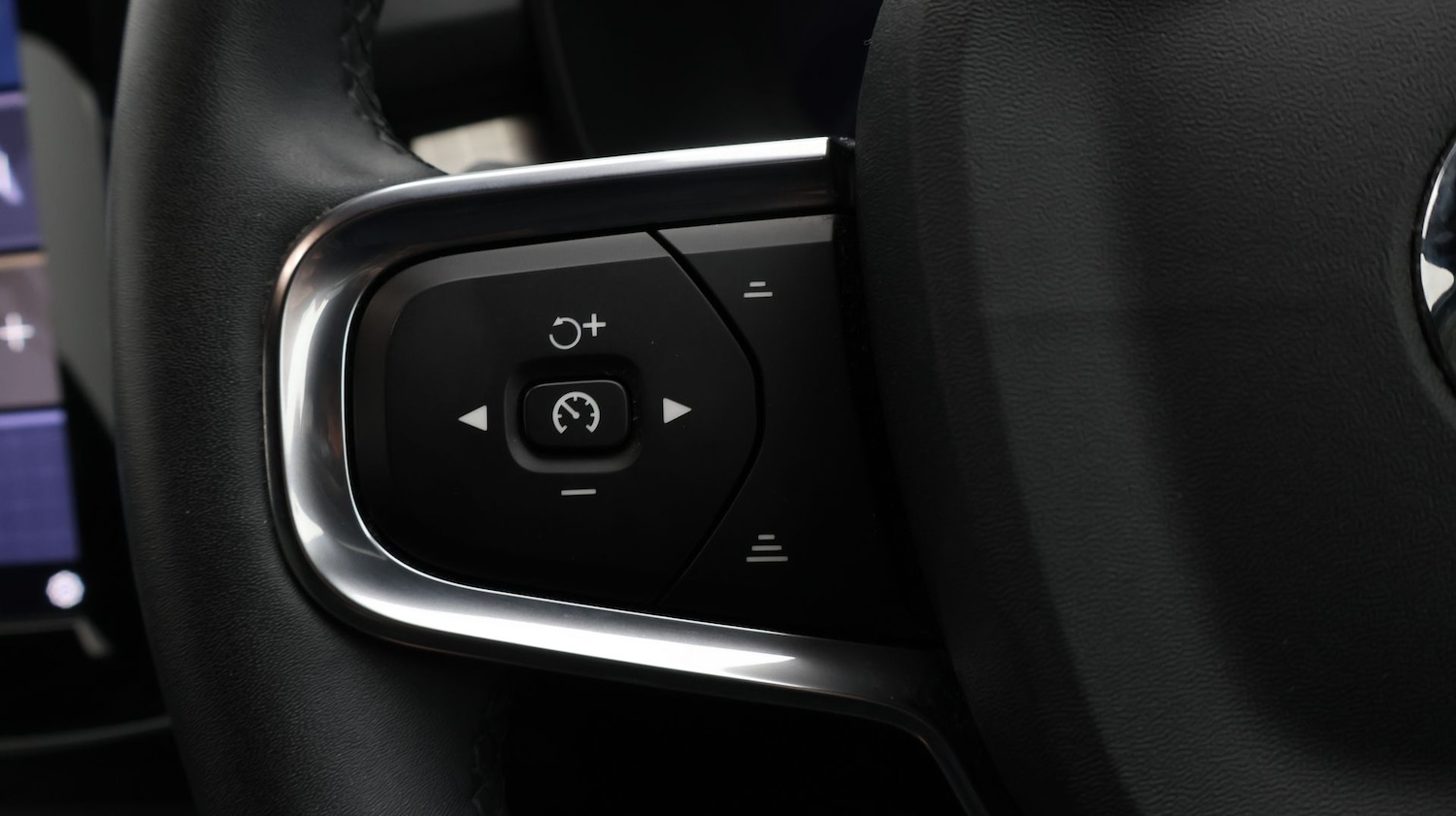 Used Volvo XC40 2022 for sale - 77763269: Photo 24